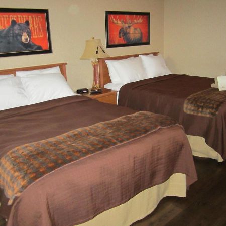 Boarders Inn & Suites By Cobblestone Hotels In Waukon מראה חיצוני תמונה