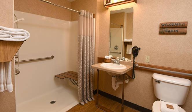 Boarders Inn & Suites By Cobblestone Hotels In Waukon מראה חיצוני תמונה