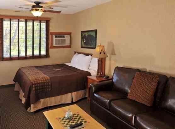 Boarders Inn & Suites By Cobblestone Hotels In Waukon מראה חיצוני תמונה