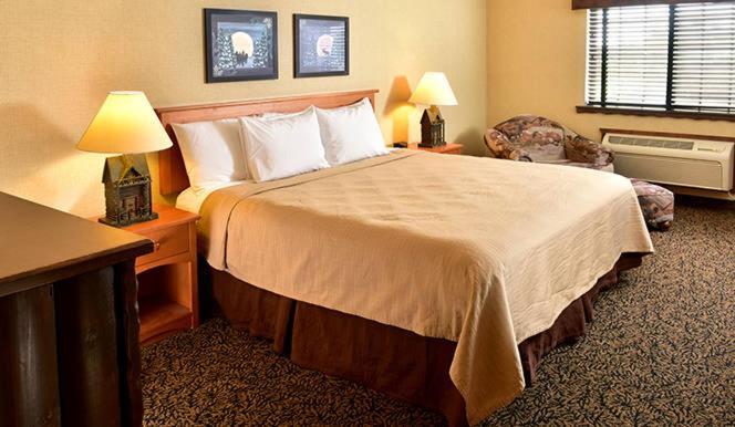 Boarders Inn & Suites By Cobblestone Hotels In Waukon מראה חיצוני תמונה